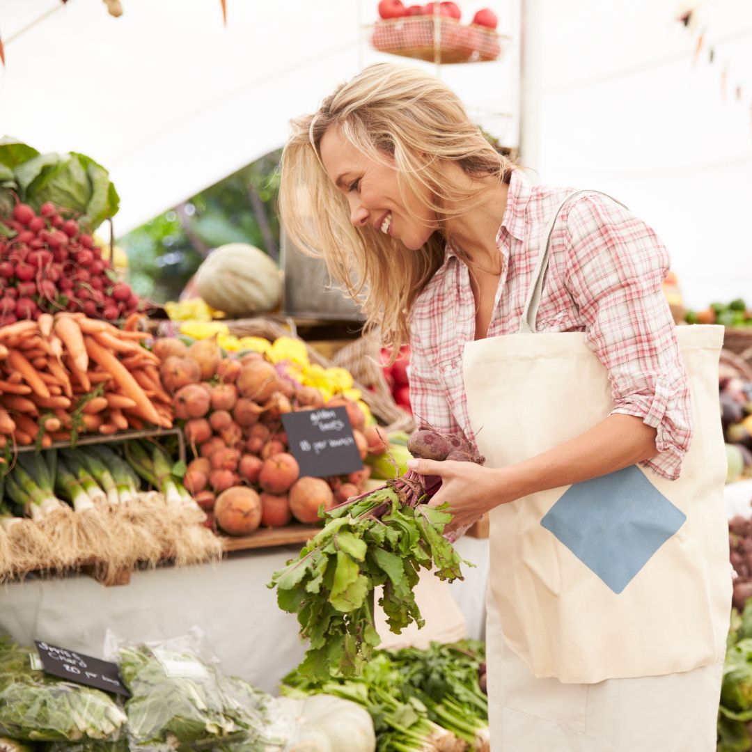 woman buying produce at farmers' market